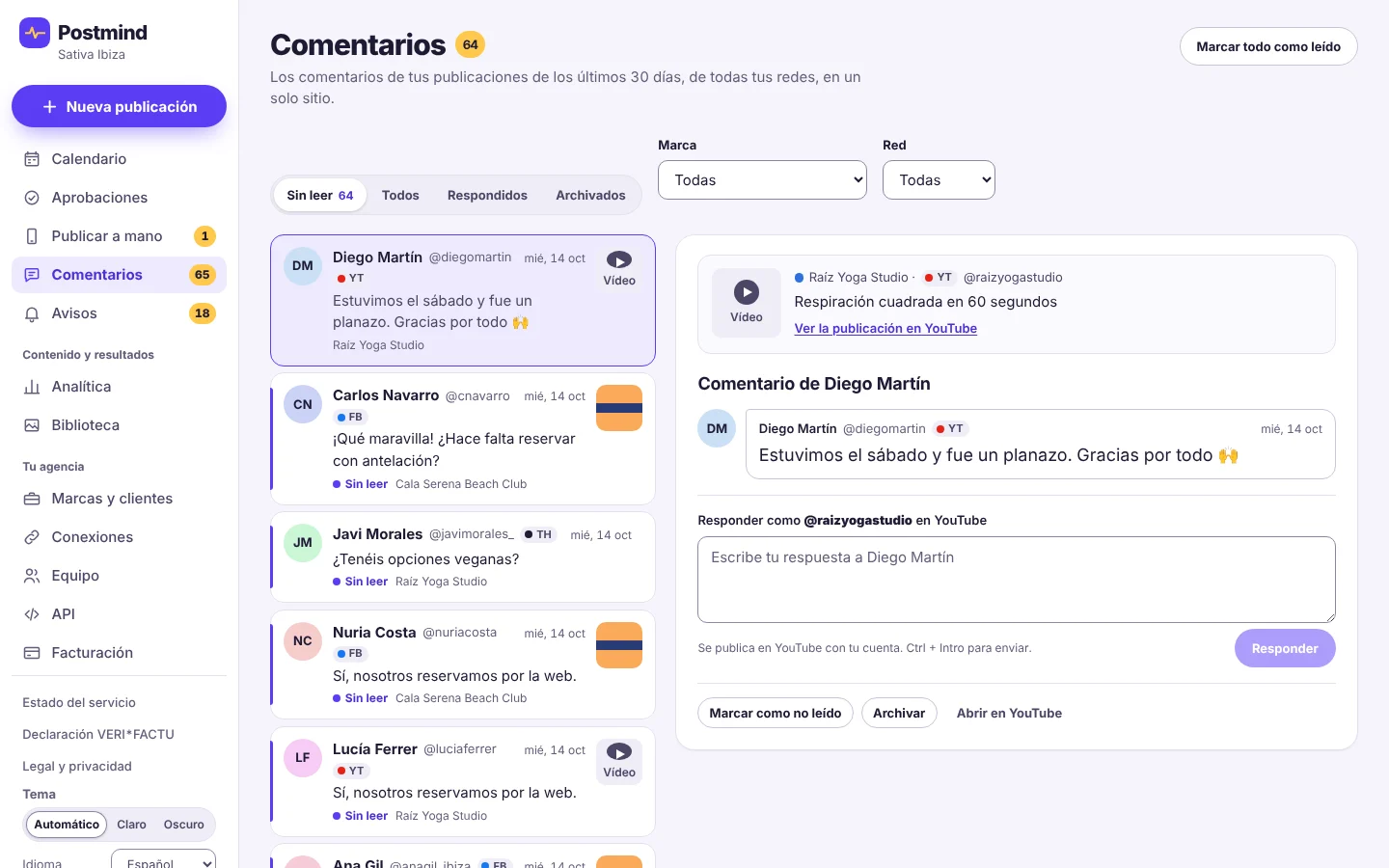 Bandeja de comentarios con 64 sin leer de YouTube, Facebook y Threads. A la derecha, un comentario abierto y la caja para responder como la marca en YouTube.