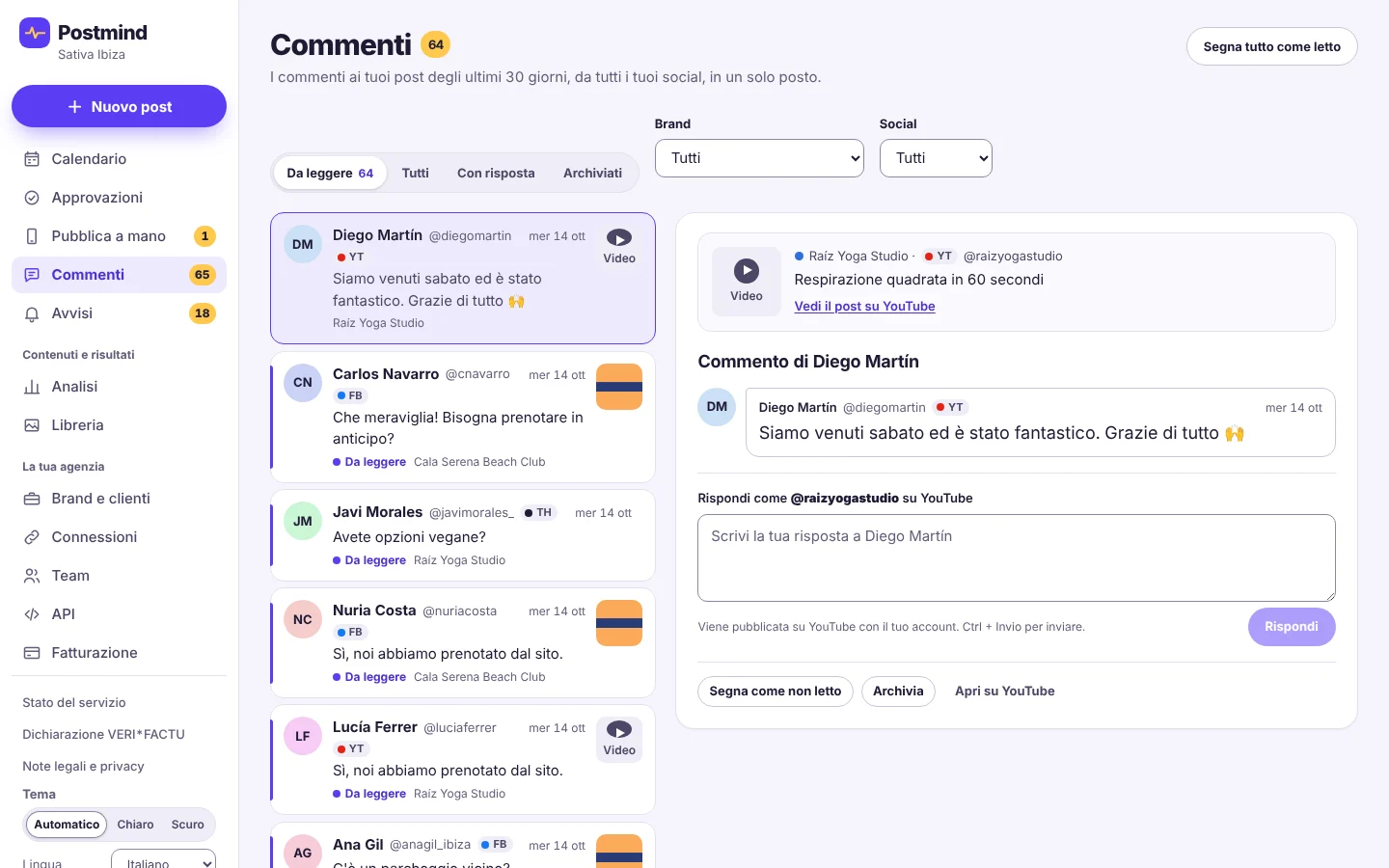 Casella dei commenti con 64 non letti da YouTube, Facebook e Threads. A destra, un commento aperto e il campo per rispondere come brand su YouTube.