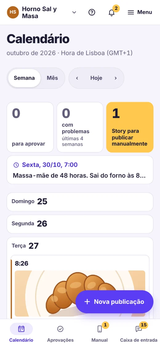 O mesmo calendário no telemóvel, com o resumo de hoje e a barra de calendário, aprovações, publicação manual e caixa de entrada.
